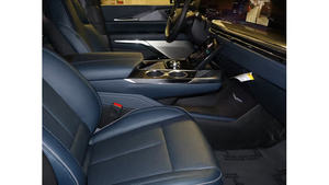 Cadillac Escalade IQ Sport 2025 d'occasion en excellent état, transmission automatique, prêt à être expédié - Product Image 4