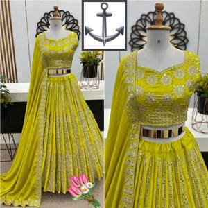 Vestido Largo de Seda Chinnon Pesada con Cuello Redondo, Diseño Casual de Verano con Parches, Bordado Pesado, Latkan Dori, Tejido - Product Image 2