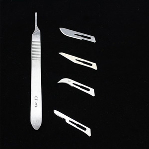 Ensemble de couteaux chirurgicaux à manche scalpel professionnel avec lames de précision en acier inoxydable pour les procédures médicales et vétérinaires - Product Image 4