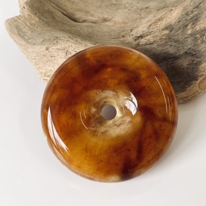 Pendentif Donut en Ambre Baltique Orange et Blanc, Collier Cercle en Ambre Naturel ; Pendentif Donut en Ambre Naturel Forme Cercle Unisexe - Product Image 6