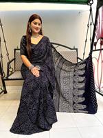 Sari en soie avec bordure imprimée numérique Ajrakh et collection de palau riche avec blouse contrastée pour femmes