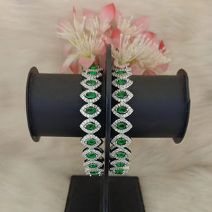 Conjunto de brazaletes AD hechos a mano únicos de alta calidad para mujer, ropa nupcial perfecta y festivales, opción de regalo para ocasiones especiales - Product Image 1