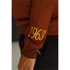 Hbcu iota chenille เสื้อสเวตเชิ้ตปักลายตัวอักษรกรีกเสื้อผ้าฟลีซแบบสวมหัวคอกลมคลาสสิก - Product Image 4