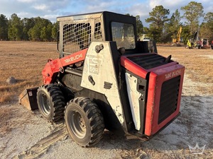 Chargeuse compacte sur pneus Takeuchi TS50R, moteur diesel 2,216 L, transmission hydrostatique, avec benne de chargement polyvalente - Product Image 4