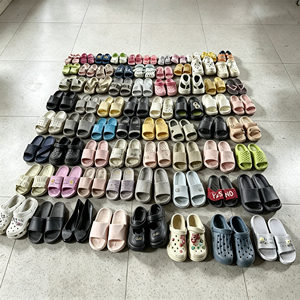 Sandalias y Pantuflas Mixtas de <span class=keywords><strong>Segunda</strong></span> <span class=keywords><strong>Mano</strong></span> para Hombre y Mujer, Tallas Variadas, Precio de Liquidación Directo de Fábrica, Venta al Por Mayor de Calzado Usado - Product Image 1