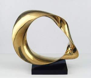 Sculpture décorative en métal de table stylisée avec boucles décoratives parfaites pour un décor éclectique et des conceptions d'intérieur personnalisées - Product Image 1