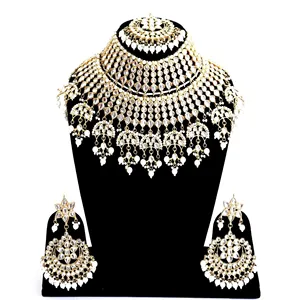 Ensemble de collier de mariée blanc Kundan avec boucles d'oreilles et Maang Tikka, plaqué or, bijoux fins ornés de pierres de zircon pour mariage - Product Image 1
