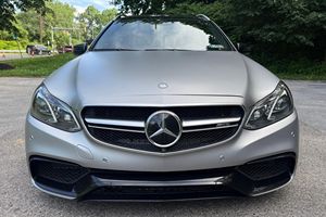 Excelente estado, Mercedes-Benz E63 S AMG Wagon 2014 usado, color gris Magno Allanite. - Product Image 1