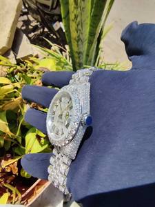 Montre mécanique de luxe raffinée en acier inoxydable avec pierres de moissanite glacées offrant une qualité supérieure, un style élégant et un savoir-faire de haute qualité - Product Image 5