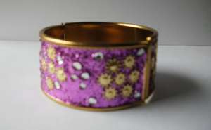 Bracelet manchette en laiton floral traditionnel religieux moderne antique pour occasions et fêtes artisanat en métal - Product Image 4