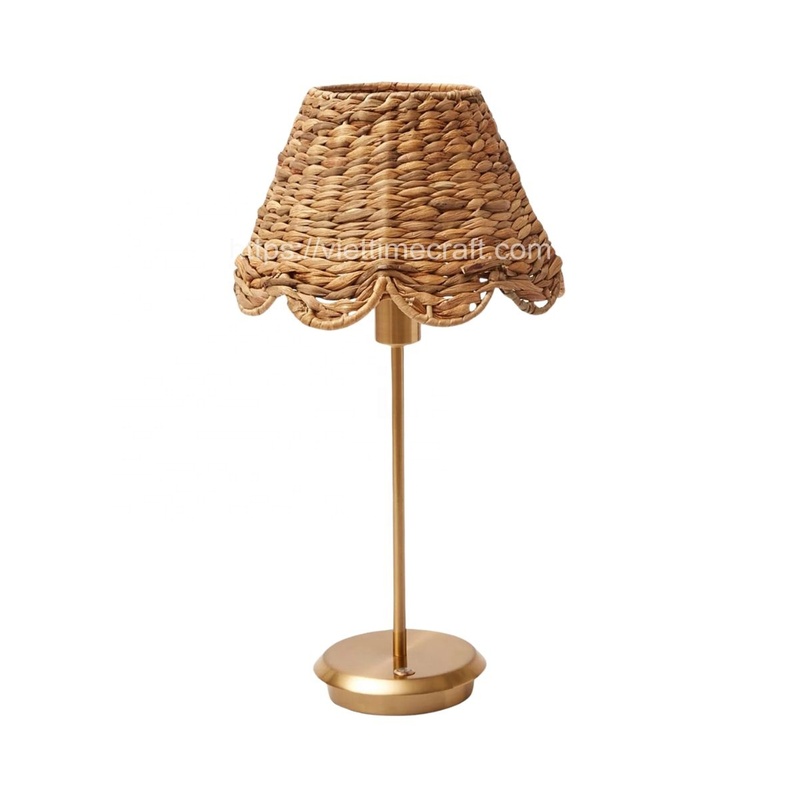 Wholesale Natural Water Hyacinth Scalloped Table