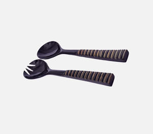 Ensemble de serveurs à salade en corne naturelle noire massif, fabriqué à la main, avec des poignées plates texturées à nervures horizontales uniques, grand format pour mélanger - Product Image 1