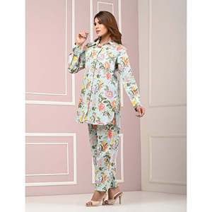 Conjunto de Dos Piezas de Algodón Estampado Azul Pastel para Mujer, Talla XS/XSs, Atuendo de Verano, Top y Pantalones Cortos con Decoración de Botones - Product Image 3