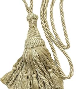 Attache de rideau décorative à pompons - Product Image 2