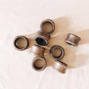 Ronds de serviette en bois au fini neutre pour les transitions saisonnières parfaits pour le printemps, l'été ou les paramètres de table de récolte en bois de luxe - Product Image 4