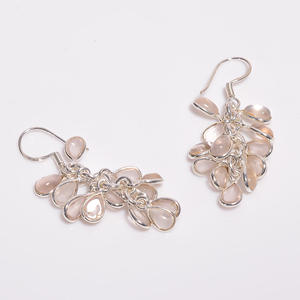 Pendientes colgantes finos de Plata de Ley 925 estilo clásico con deslumbrante accesorio de piedras preciosas de cuarzo rosa - Product Image 2