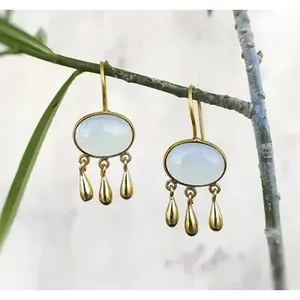 SOUMYA CREATIONS Boucles d'oreilles pendantes tendance en laiton plaqué or avec pierre précieuse Calcedoine Aqua pour femmes, idéales pour les soirées et occasions romantiques - Product Image 4