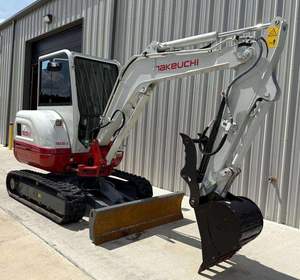 Miniexcavadora TAKEUCHI TB235-2 2022 con Motor Kobelco, Bomba Hidráulica YUKEN y Caja de Cambios Parker - Product Image 4