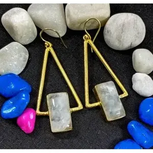SOUMYA CREATIONS Boucles d'oreilles pendantes tendance en laiton plaqué or avec pierre de lune arc-en-ciel pour femme, style religieux mignon, cadeau idéal pour les fêtes - Product Image 3