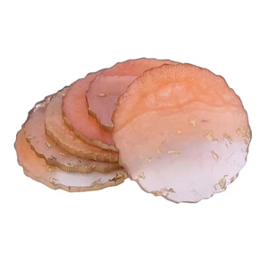 Sous-verres en résine faits à la main avec logo Love pour les cadeaux d'entreprise, les repas de luxe et la décoration intérieure. - Product Image 1