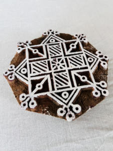 Timbre en bois sculpté à la main pour impression en bloc, motif géométrique de feuille et de médaillon |   Bloc de tissage traditionnel indien - Product Image 2