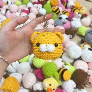 Llavero de Lana con Diseño de Animal de Dibujos Animados, Hecho a Mano, con Función de Cambio de Color, Técnica de Tejido, Acero Inoxidable, Hecho en Vietnam - Product Image 2