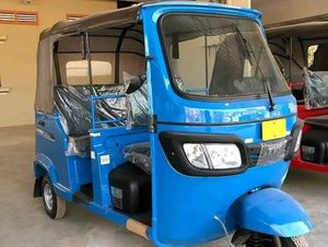 รถสามล้อไฟฟ้าสำหรับผู้โดยสาร 48V 501-800W แบบเปิดประทุน 3 ที่นั่ง โครงเหล็ก ได้รับการรับรองมาตรฐาน DOT สีดำ หลังคาสีเหลือง ความเร็ว 80 กม./ชม. ระยะทางวิ่ง 70-90 กม. - Product Image 3