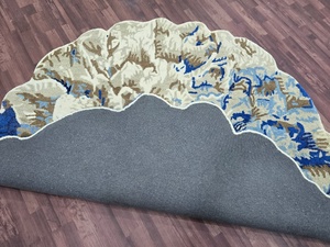 พรมสีเบจสีน้ำเงินทรงกลมสไตล์แอบสแตรกต์-พรมขนสัตว์แฮนด์เมดทันสมัย | พรมปูพื้นรูปทรงดอกไม้อันเป็นเอกลักษณ์ | ของตกแต่งนักออกแบบร่วมสมัย - Product Image 4