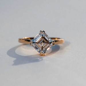 Anillo de Compromiso Solitario con Diamante Cultivado en Laboratorio de Corte Asscher de 2.00 Ct, Anillo de Boda con Diamante CVD de Claridad VS1 para Mujer - Product Image 1