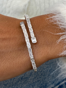 Elegante IGI Certified Emerald Cut VVS Lab Grown Diamond 14K Pulsera de oro sólido Joyería de moda de gama alta para mujeres de la India - Product Image 3