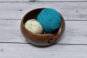 Cuenco de hilo de madera hecho a mano-Madera de haya natural con corte de remolino suave para tejer sin enredos - Product Image 2