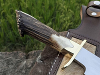 Couteau Bowie fixe pleine soie en acier à haute teneur en carbone sur mesure fourreau en cuir de buffle avec poignée en corne.
