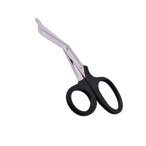 Ciseaux de coupe universels Ciseaux d'infirmières Manche en plastique 145 mm 5.34 "Ciseaux universels d'infirmières en acier inoxydable - Product Image 1