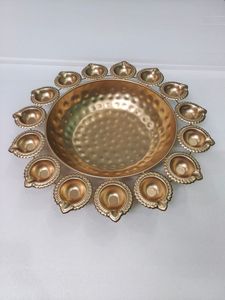 Bol Urli en laiton avec design de paons pour bougies flottantes et fleurs bol bougeoir élégant pour la décoration intérieure et la table - Product Image 6