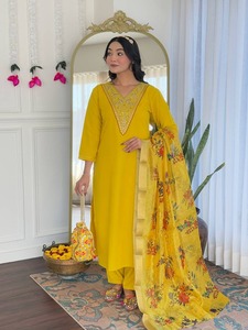 Ensemble Kurti tendance pour femme, brodé, infroissable, séchage rapide, réversible, avec bas et dupatta – NEETA CREATION – Tenue ethnique moderne - Product Image 3