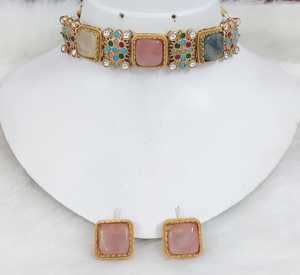 Conjunto de Collar Tradicional Indio Polki para Mujer, Perfecto para Bodas, Celebraciones Festivas, Ropa Indo-Occidental, Ropa de Fiesta - Product Image 1