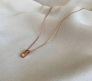 Collar de barra de diamante de oro de 14 quilates, colgante de barra Vertical Simple, bisel minimalista delicado con collar de capas de oro rosa para Cristiano - Product Image 4