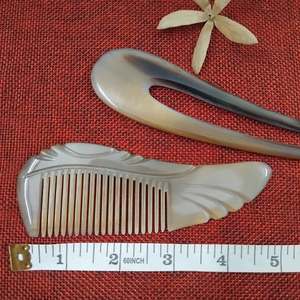 Peine para Cabello de Cuerno de Búfalo Ecológico Hecho a Mano de Primera Calidad, Acabado Natural, Dientes Anchos, Antiestático, para Peinado Diario - Product Image 4