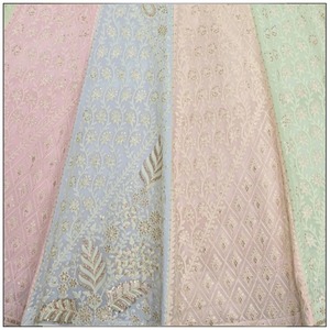 Elegante Lehenga Choli de Novia con Bordado y Lentejuelas, Perfecto para Bodas y Celebraciones Tradicionales - Product Image 5