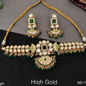 <b>Kundan</b> <b>Jewelry</b> High Gold Plated Designer Party Wear Short Necklace Set - Product Image 1