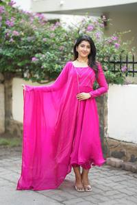 ชุดเดรสผ้าไหมอันนาร์คาลีที่สวยงามมาพร้อมกับชุดทำงานสไตล์แฟชั่นชุดเดรสคาเมซซาลวาร์จากปากีสถานแบบยาวสำหรับงานแต่งงาน - Product Image 2