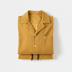 ชุดเซ็ตผู้ชายแบบ OEM ผ้าริบสีเหลืองมัสตาร์ด เสื้อแขนสั้นเนื้อผ้ามีลายและกางเกงขาสั้น ชุดลำลอง 2 ชิ้น - Product Image 5