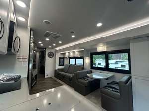 MEILLEURE OFFRE 2026 Jayco S-e-n-e-c-a 37K prêt à la vente - Product Image 3