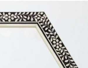 Espejo de pared decorativo con incrustaciones de hueso artesanal Marco hexagonal floral elegante para hogares elegantes al mejor precio - Product Image 3