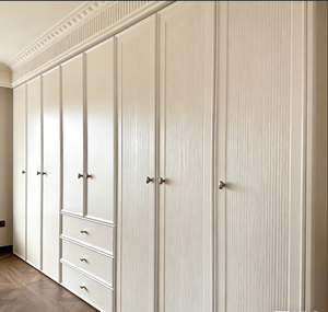 Meuble de rangement sur mesure pour chambre à coucher avec portes en verre, étagères réglables, tringles de suspension et tiroirs pour vêtements et rangement - Product Image 5