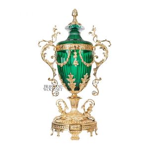 Jarrón de cristal verde esmeralda antiguo con base de latón dorado, urna decorativa de lujo hecha a mano, elegante decoración clásica para el hogar - Product Image 1