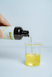 Huile de noni pressée à froid 100% pure et naturelle en vrac | Fournisseur en gros de qualité supérieure pour les soins de la peau et les cosmétiques - Product Image 2