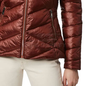 Vente en gros de manteaux bouffants courts d'hiver pour femmes vestes vêtements d'extérieur vestes rembourrées épaisses avec capuche 2026 - Product Image 4