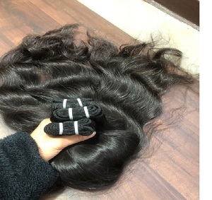 100% Raw Unprocessed Indian Temple Machine Extensión de cabello humano ondulado natural de doble trama Suave y sedoso a precios al por mayor Proveedor - Product Image 1