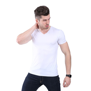 Venta al por mayor de camisetas para hombre cuello en V profundo ligero estirable sólido teñido de verano de manga corta liso camiseta en blanco cómodo - Product Image 4